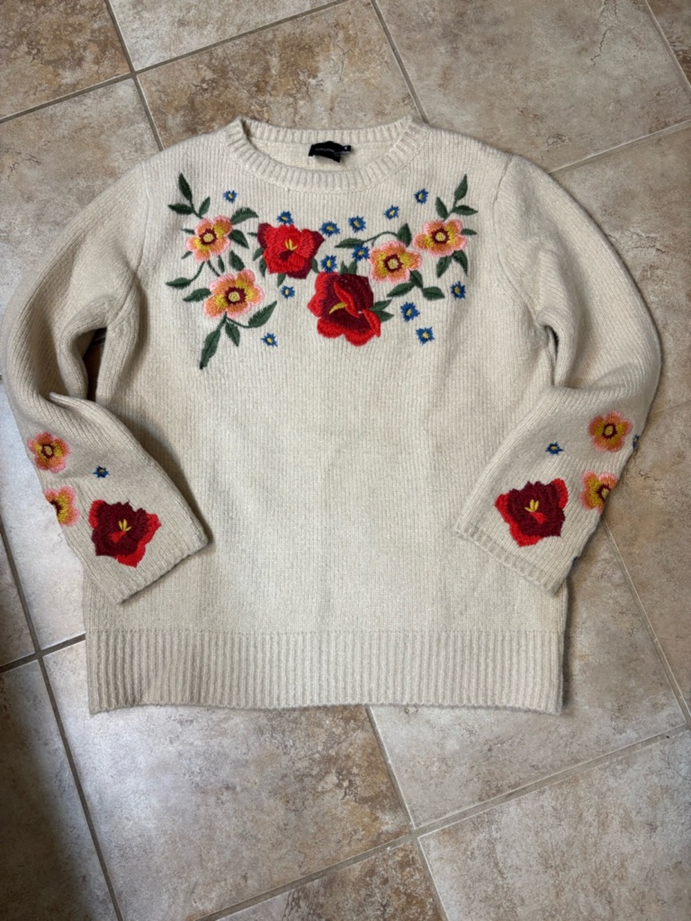 🌸cliche’ Embroidered Sweater - Picture 2 of 7